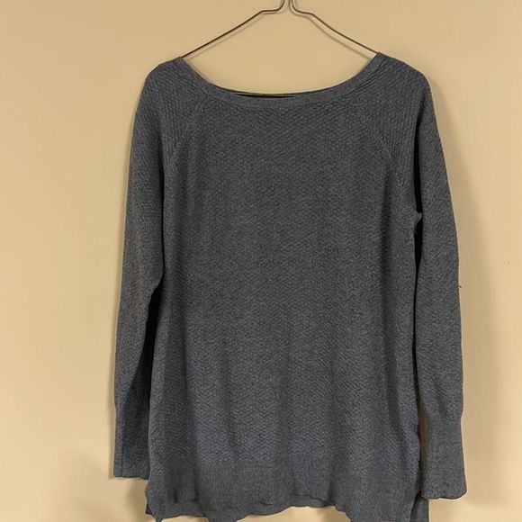 Ricki’s Sweater with shoulder laced - Picture 3 of 10